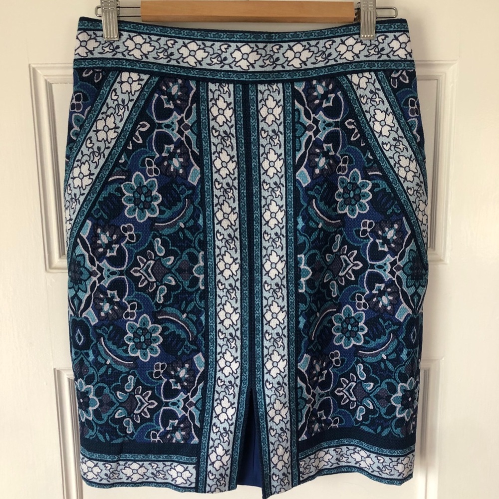 Adorable blue and white skirt